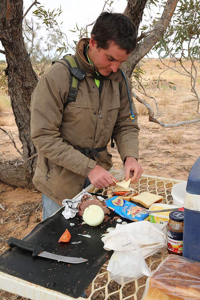 Cordillo grazier preparing a steak sandwich - Image by Fiona Lake