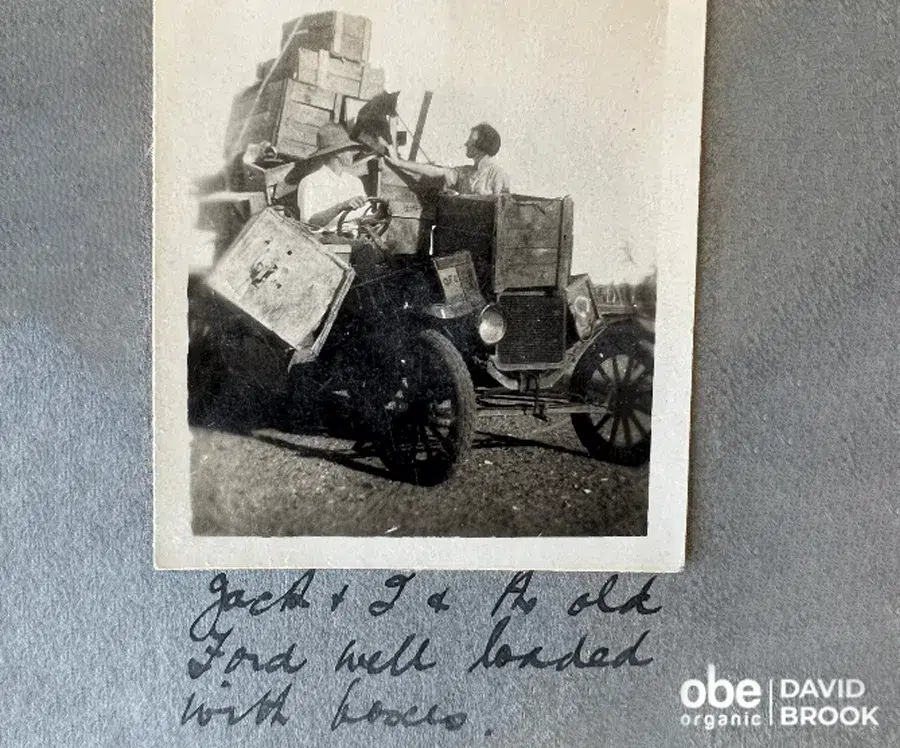 The Old Ford Well Loaded With Boxes ()